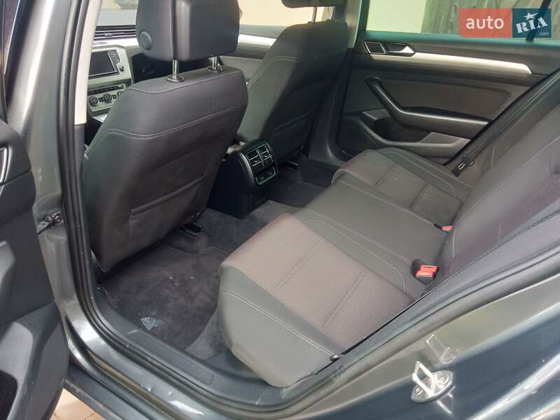 Универсал Volkswagen Passat 2017 в Львове