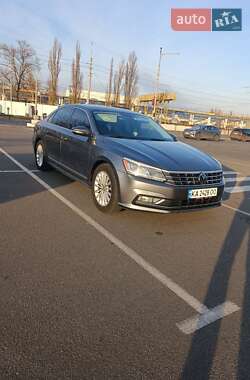 Седан Volkswagen Passat 2016 в Киеве