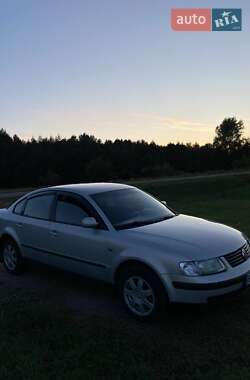 Седан Volkswagen Passat 1999 в Кременчуці
