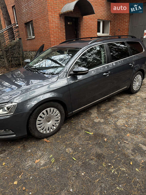 Універсал Volkswagen Passat 2011 в Охтирці