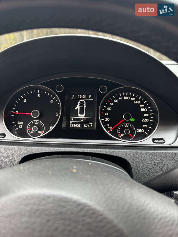 Універсал Volkswagen Passat 2011 в Охтирці