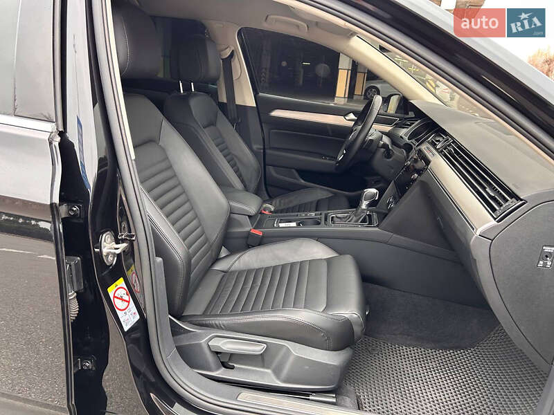 Универсал Volkswagen Passat 2017 в Киеве фото 6 Универсал Volkswagen Passat 2017 в Киеве
