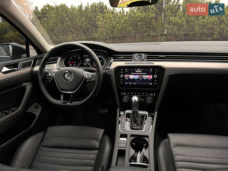 Универсал Volkswagen Passat 2017 в Киеве фото 16 Универсал Volkswagen Passat 2017 в Киеве