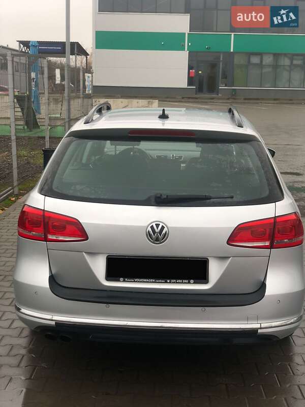 Универсал Volkswagen Passat 2011 в Нововолынске