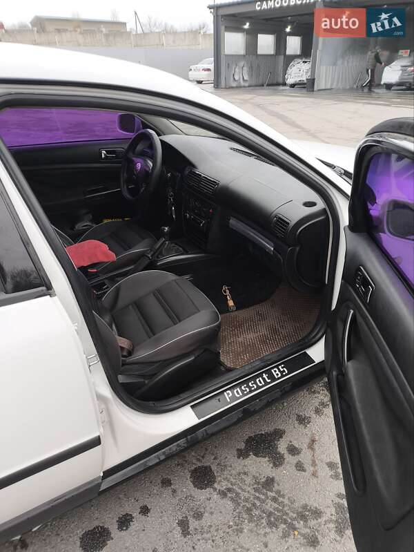 Седан Volkswagen Passat 1999 в Любаре