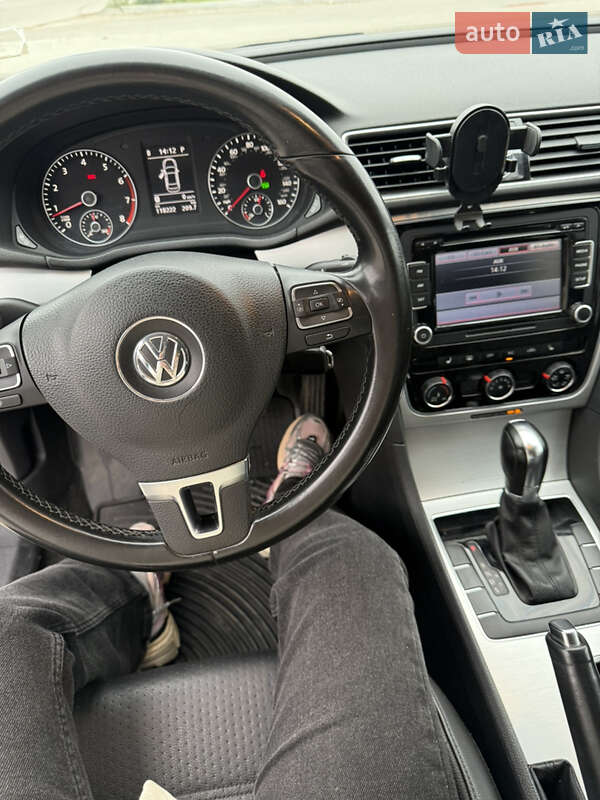 Седан Volkswagen Passat 2012 в Одессе