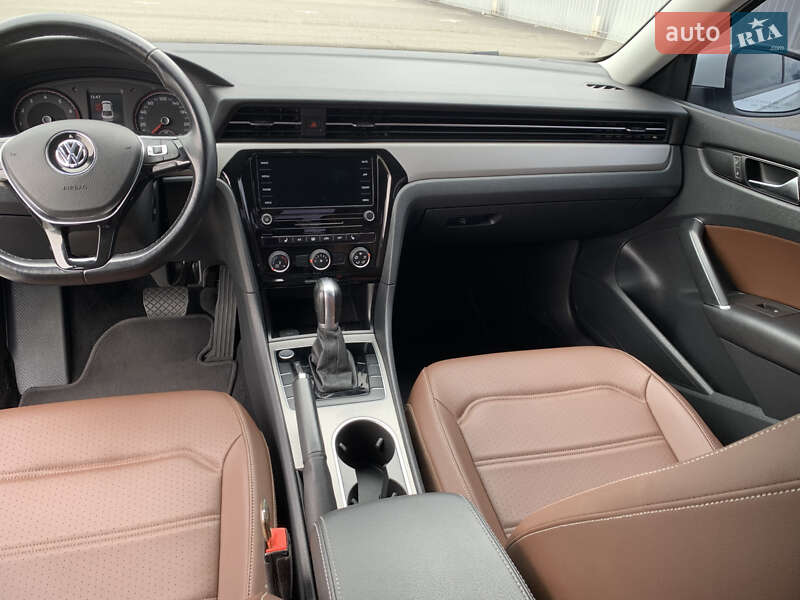 Седан Volkswagen Passat 2019 в Киеве