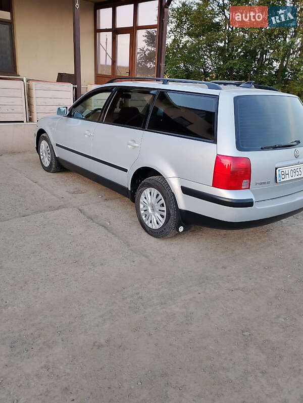 Универсал Volkswagen Passat 1999 в Рени