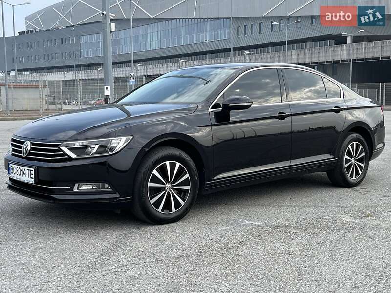 Седан Volkswagen Passat 2017 в Львове