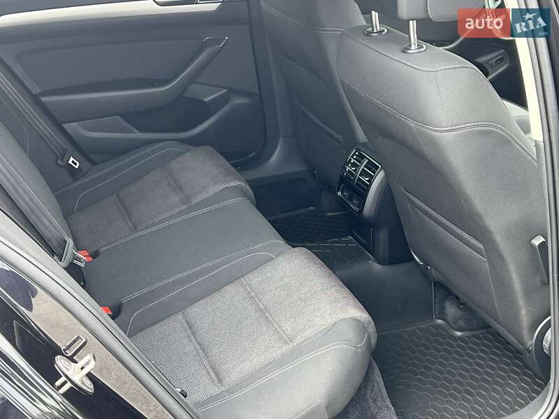 Седан Volkswagen Passat 2017 в Львове