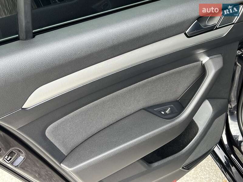 Седан Volkswagen Passat 2017 в Львове