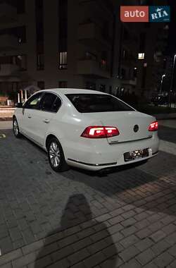 Седан Volkswagen Passat 2012 в Киеве