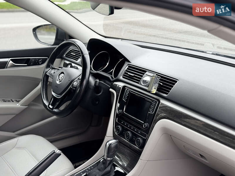 Седан Volkswagen Passat 2016 в Черкасах