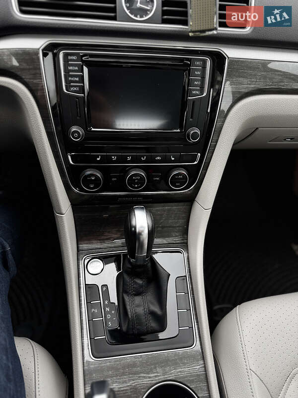 Седан Volkswagen Passat 2016 в Черкасах