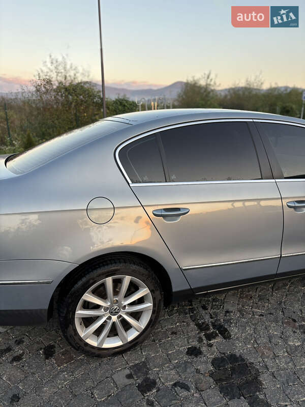 Седан Volkswagen Passat 2010 в Ужгороде