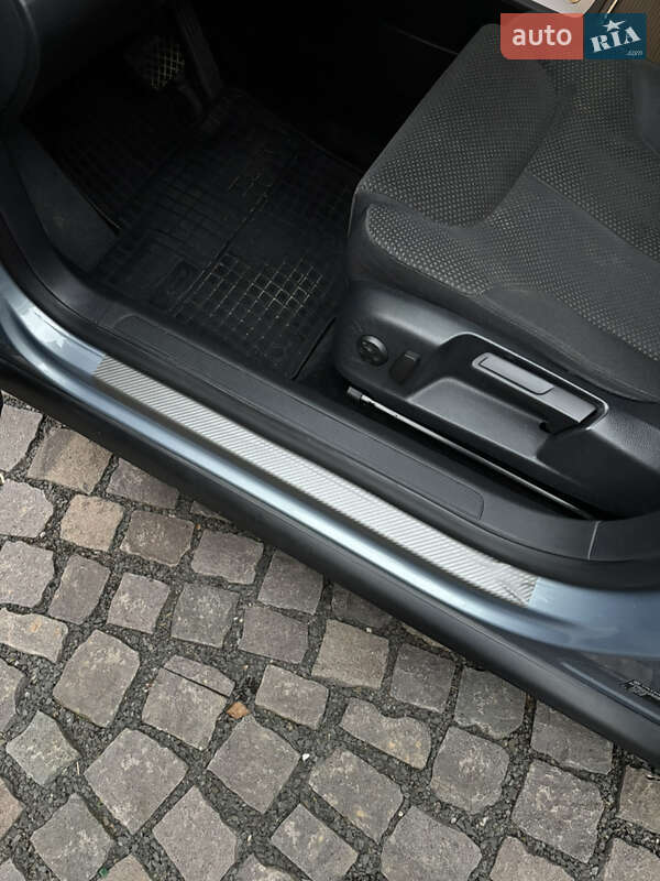 Седан Volkswagen Passat 2010 в Ужгороде