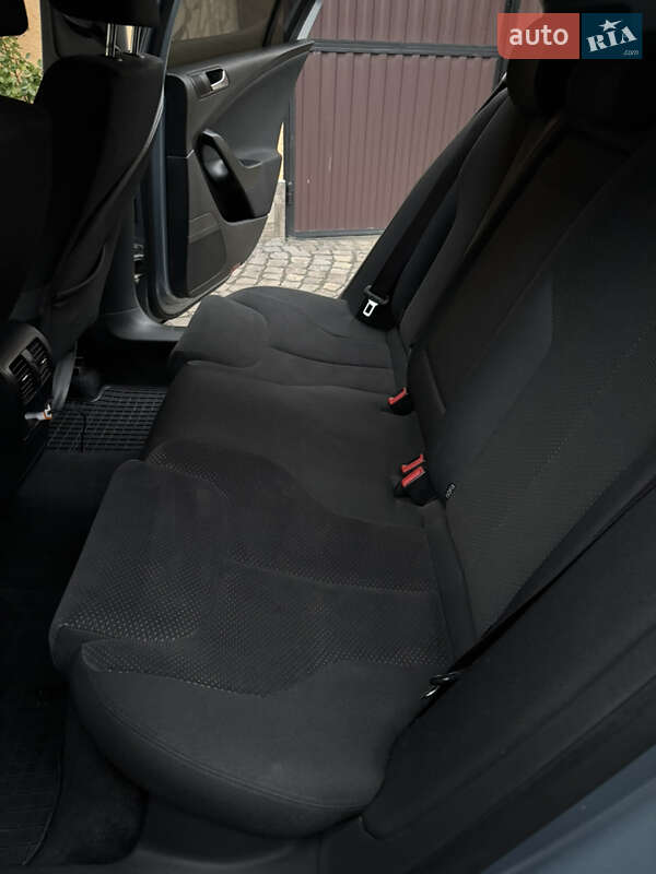 Седан Volkswagen Passat 2010 в Ужгороде