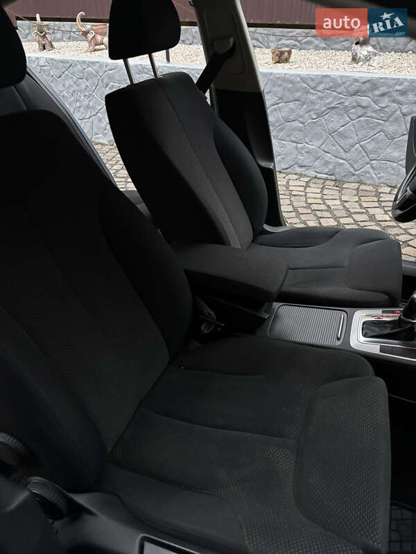Седан Volkswagen Passat 2010 в Ужгороде