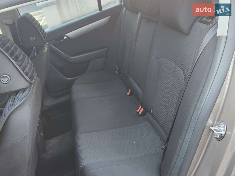 Седан Volkswagen Passat 2011 в Каменском фото 12 Седан Volkswagen Passat 2011 в Каменском