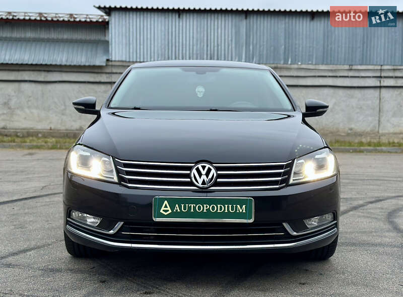 Седан Volkswagen Passat 2012 в Киеве
