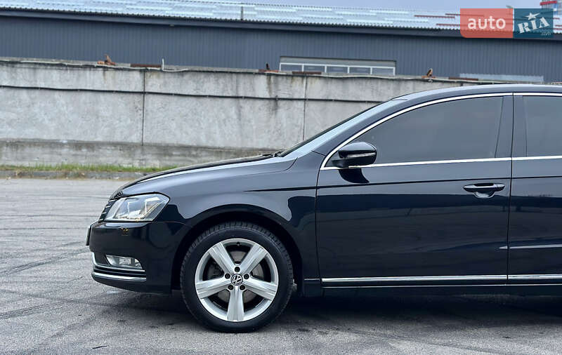 Седан Volkswagen Passat 2012 в Киеве