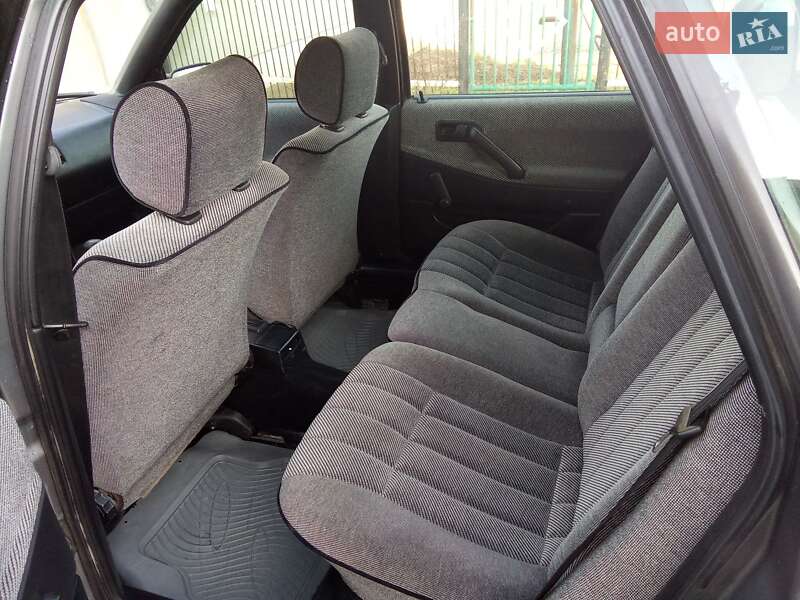 Седан Volkswagen Passat 1993 в Стрию