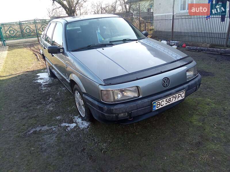 Седан Volkswagen Passat 1993 в Стрию