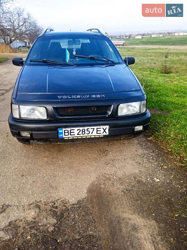 Универсал Volkswagen Passat 1993 в Новой Одессе фото Универсал Volkswagen Passat 1993 в Новой Одессе