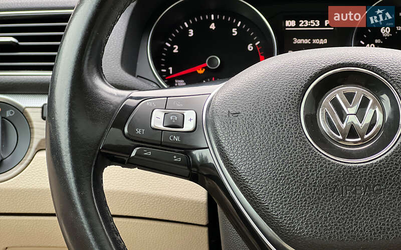 Седан Volkswagen Passat 2017 в Львові