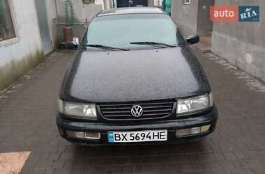 Седан Volkswagen Passat 1994 в Городке