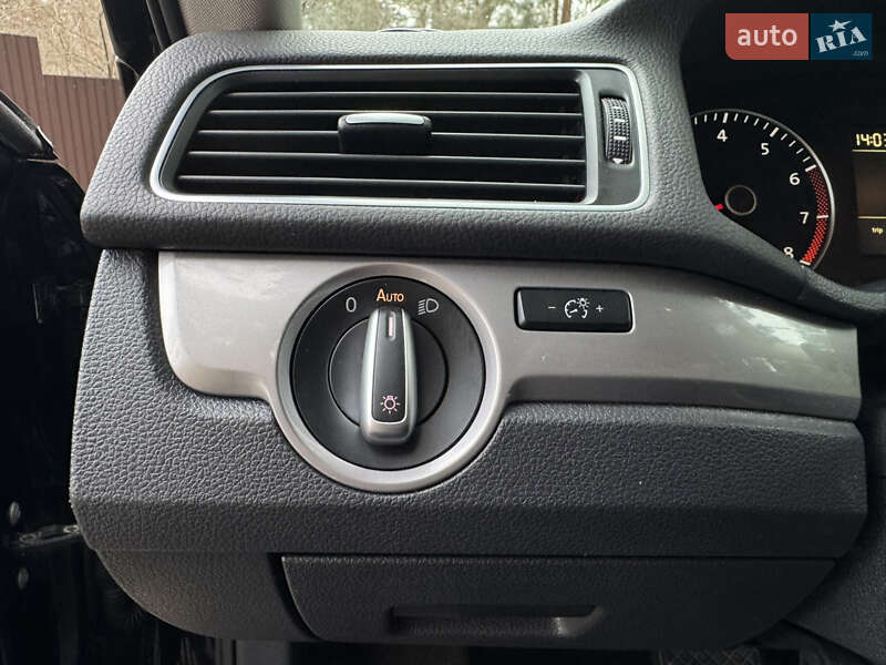 Седан Volkswagen Passat 2014 в Киеве