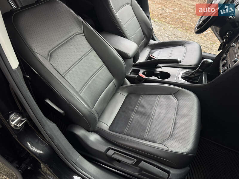 Седан Volkswagen Passat 2014 в Киеве