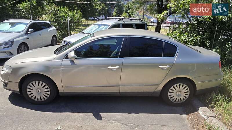 Седан Volkswagen Passat 2006 в Киеве