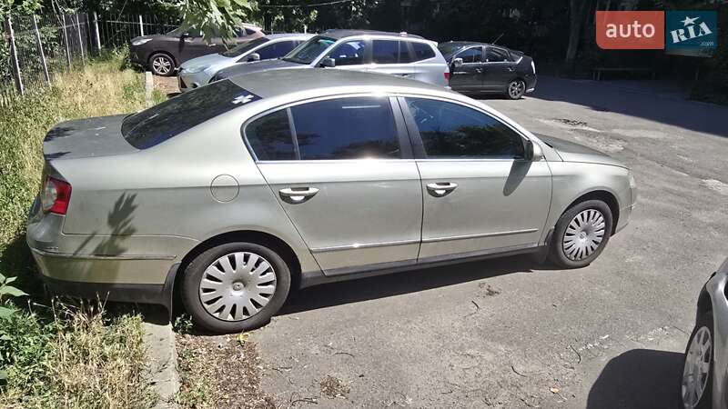 Седан Volkswagen Passat 2006 в Киеве