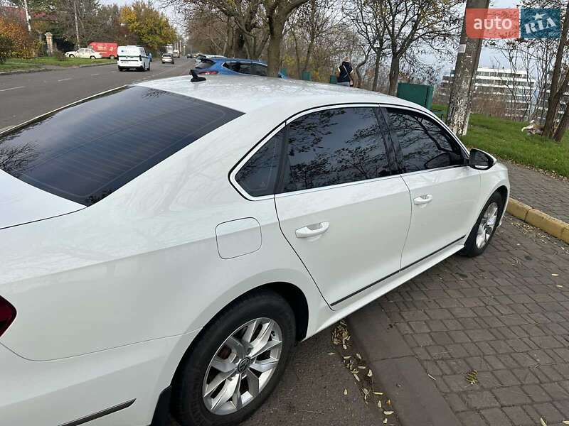 Седан Volkswagen Passat 2016 в Одессе