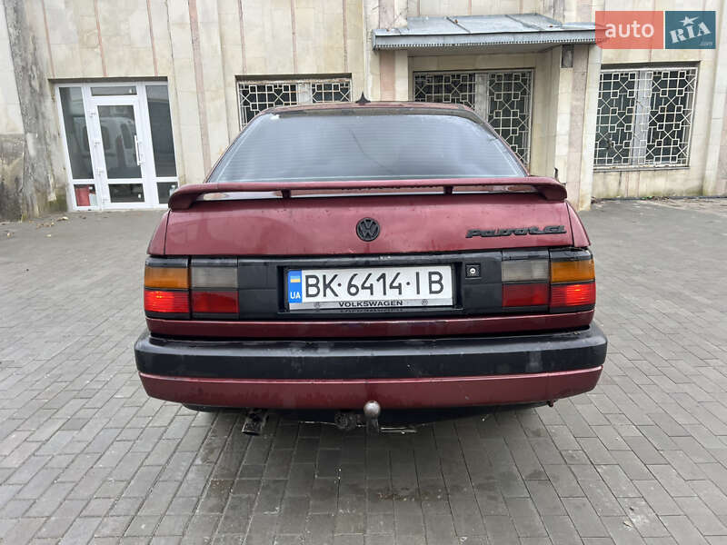 Седан Volkswagen Passat 1992 в Кременце