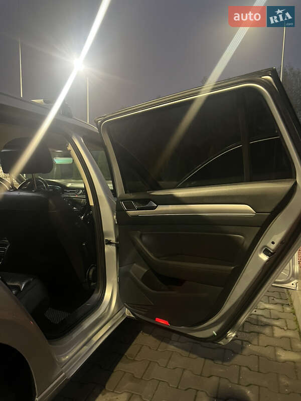 Универсал Volkswagen Passat 2014 в Хмельницком