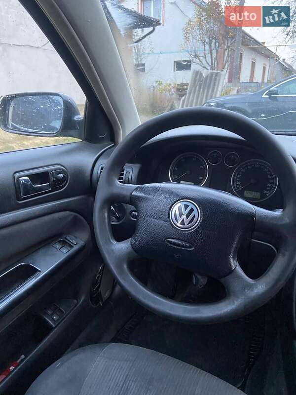 Универсал Volkswagen Passat 2002 в Сторожинце