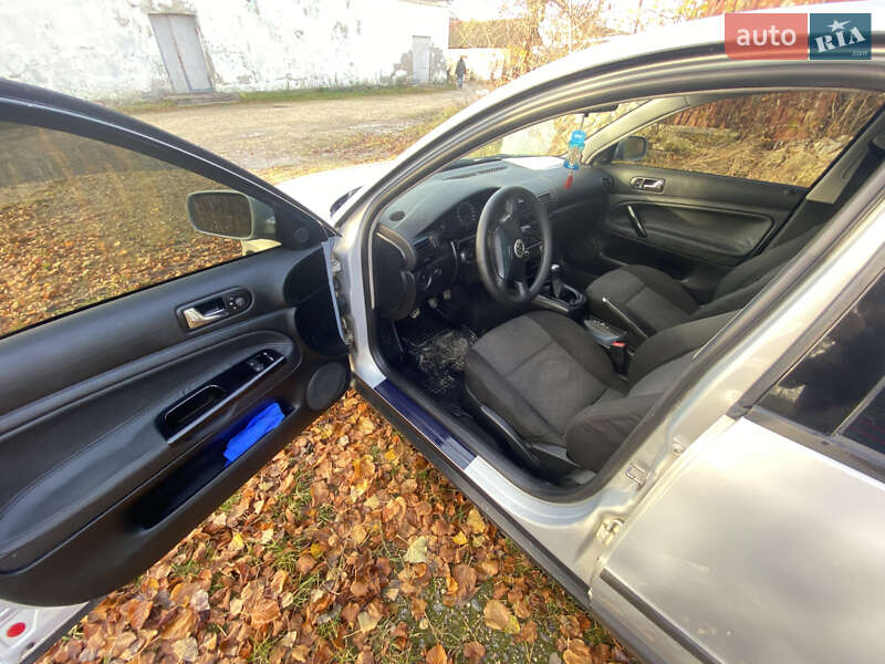 Седан Volkswagen Passat 1999 в Волочиске