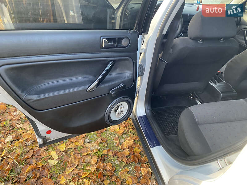 Седан Volkswagen Passat 1999 в Волочиске