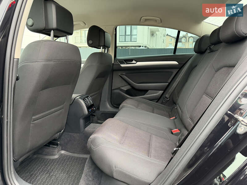 Седан Volkswagen Passat 2015 в Ужгороде