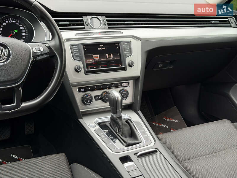 Седан Volkswagen Passat 2015 в Ужгороде