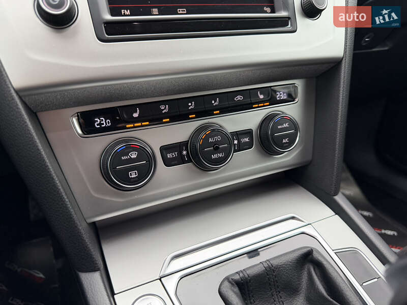 Седан Volkswagen Passat 2015 в Ужгороде