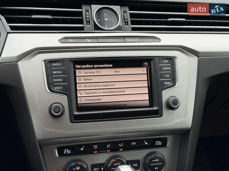 Седан Volkswagen Passat 2015 в Ужгороде