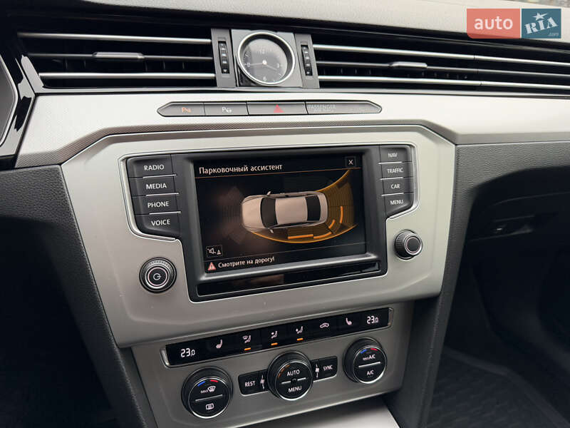 Седан Volkswagen Passat 2015 в Ужгороде