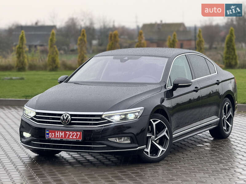 Седан Volkswagen Passat 2020 в Луцьку