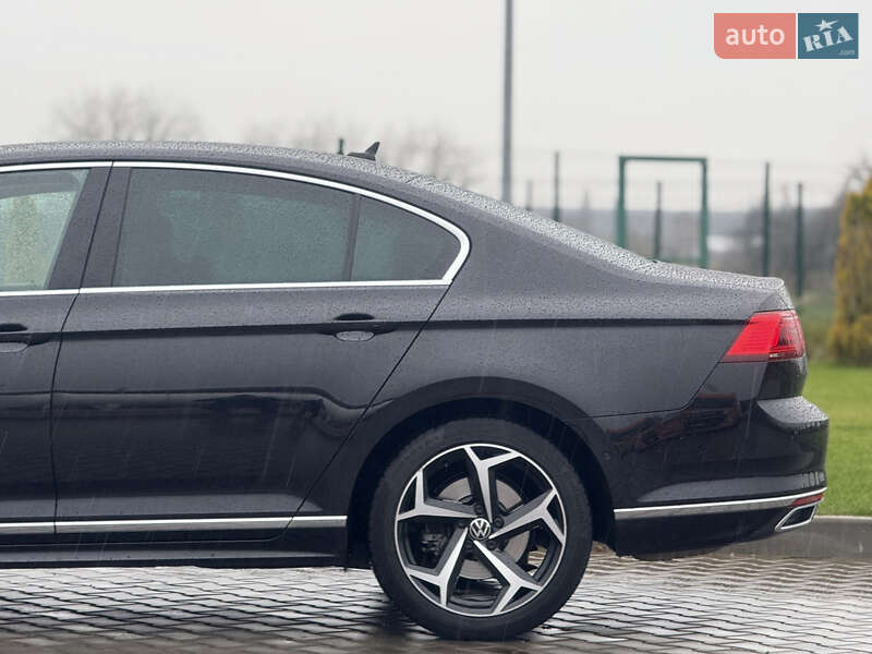 Седан Volkswagen Passat 2020 в Луцьку