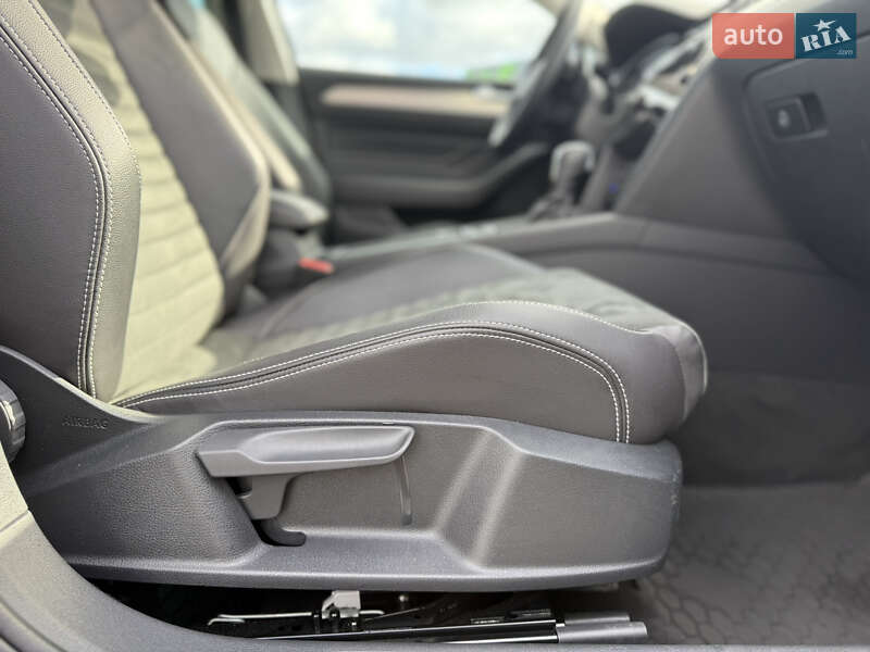 Седан Volkswagen Passat 2020 в Луцьку