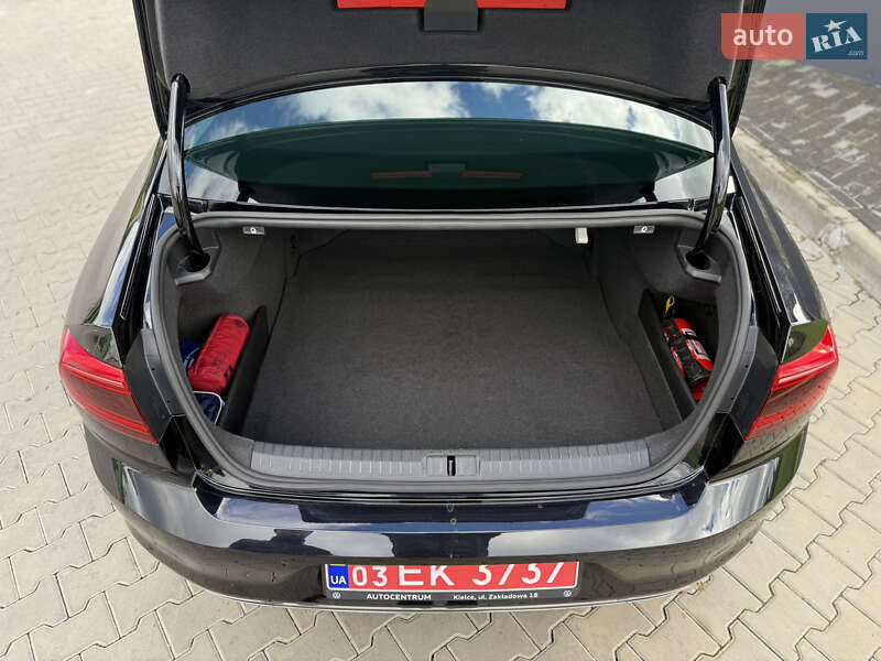 Седан Volkswagen Passat 2020 в Луцьку