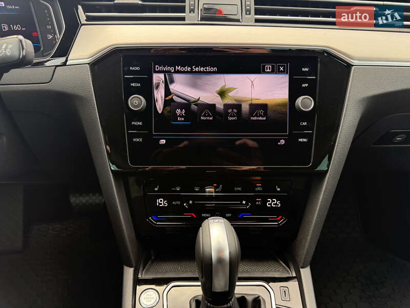 Седан Volkswagen Passat 2020 в Луцьку